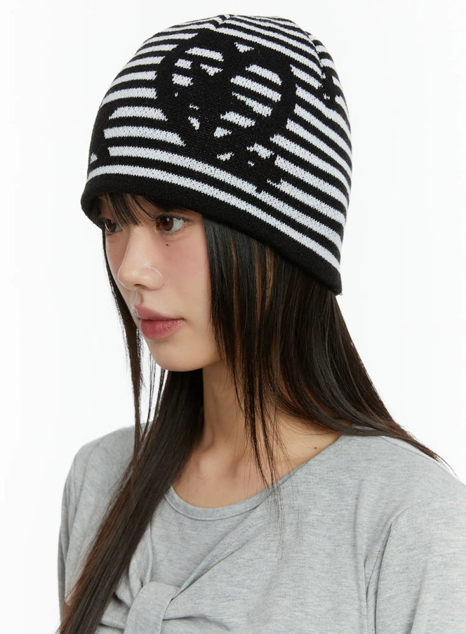 striped-graphic-knit-beanie-cf510 / White
