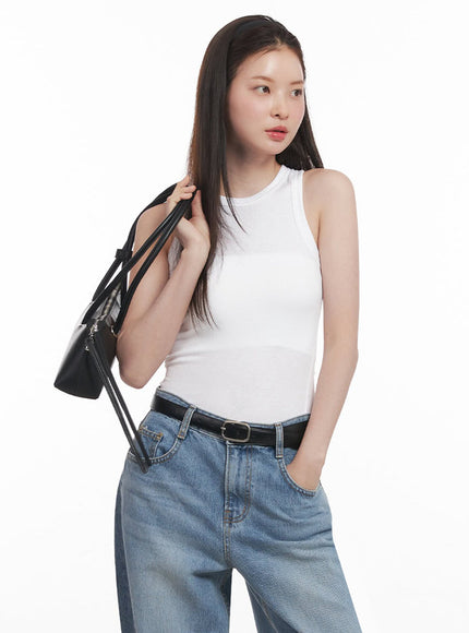 essential-mock-neck-tank-top-iy509 / White