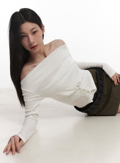 buttoned-slim-fit-off-shoulder-top-cm517 / White