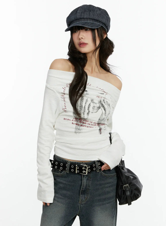 graphic-print-off-shoulder-long-sleeve-top-cf510 / White