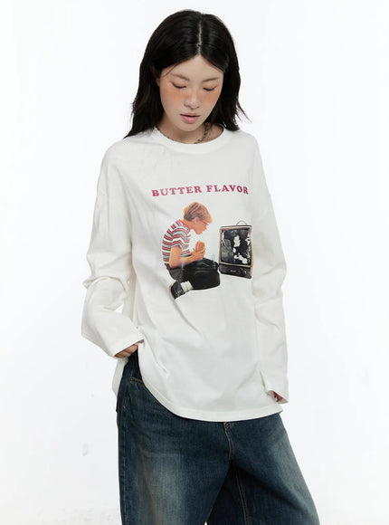 oversized-graphic-long-sleeve-top-cn517 / White