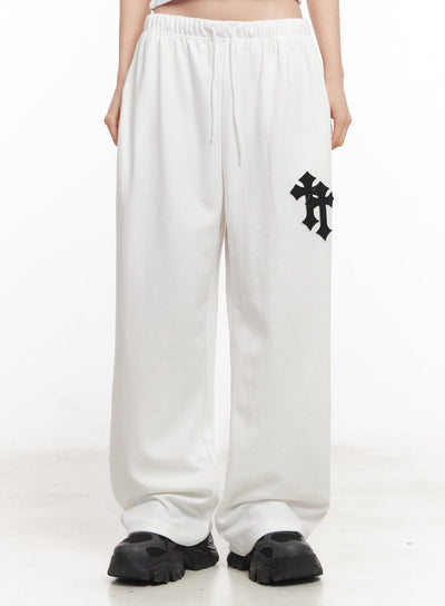 patched-chic-wide-fit-sweatpants-iy516 / White