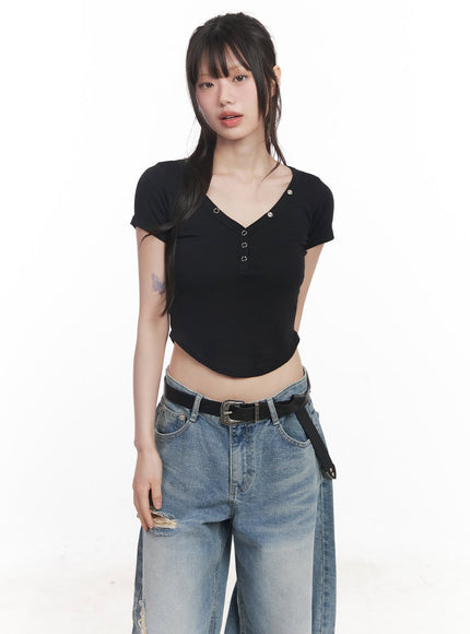 slim-fit-v-neck-buttoned-top-cy520 / Black