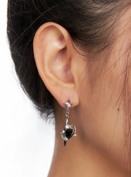 gothic-cubic-drop-earrings-co514 / Black