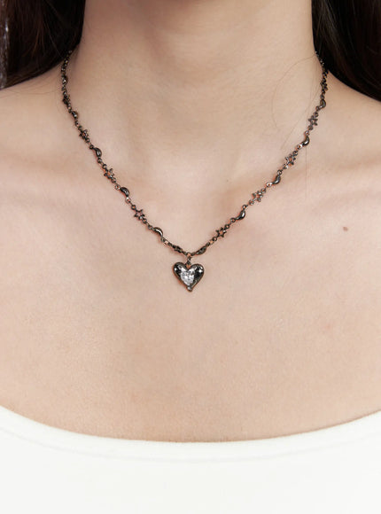 white-heart-necklace-cj523 / Black