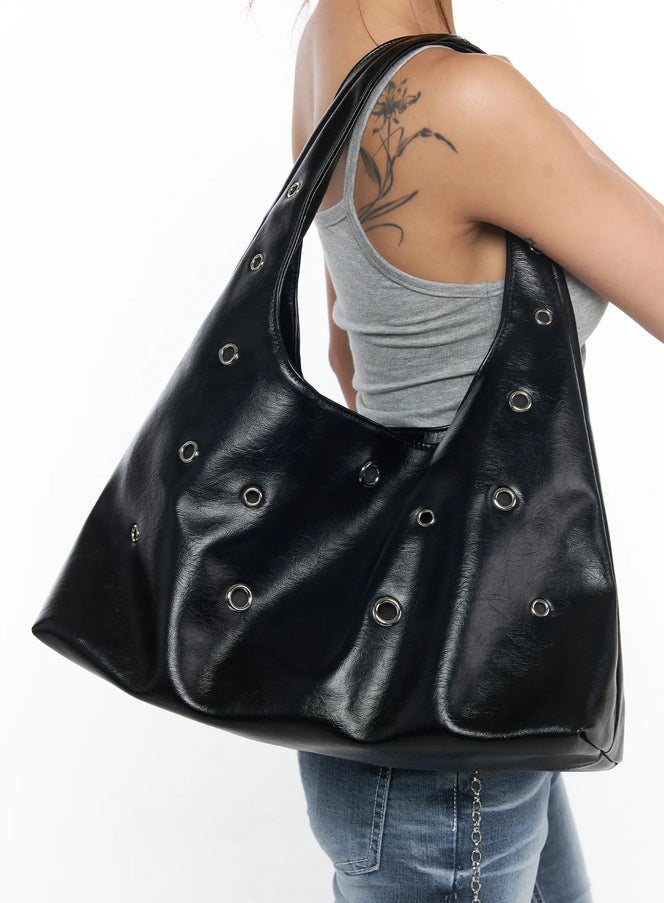 faux-leather-eyelet-shoulder-bag-cu502 / Black