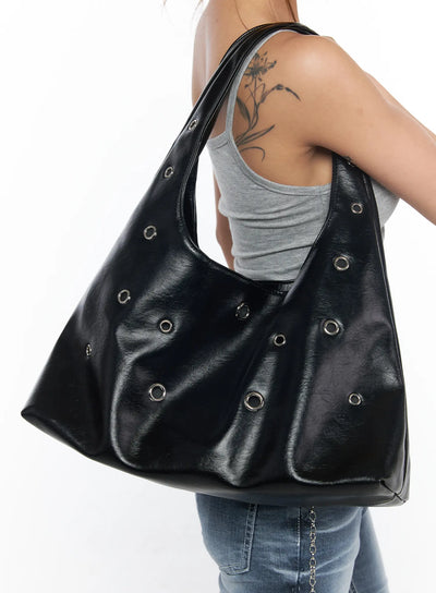 faux-leather-eyelet-shoulder-bag-cu502 / Black