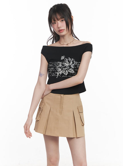 graphic-print-off-shoulder-crop-top-cy520 / Black