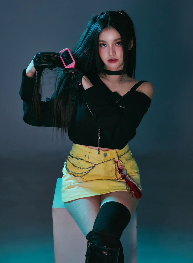 asymmetrical-off-shoulder-crop-top-cs525 / Black