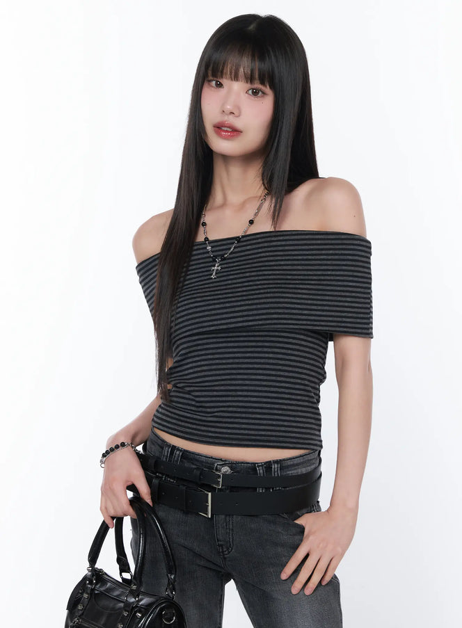 striped-off-shoulder-tee-ca530 / Black