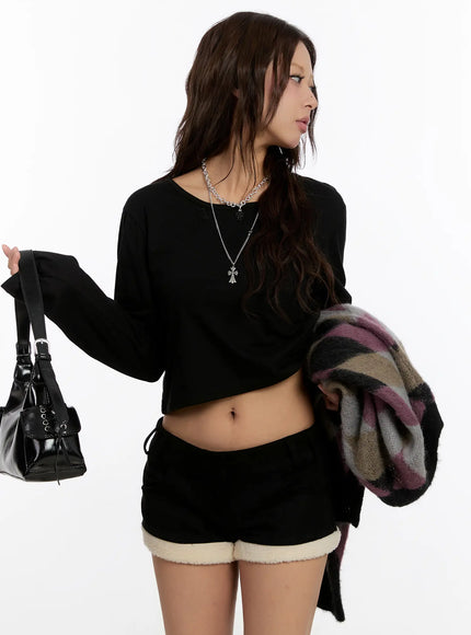 basic-cropped-long-sleeve-top-cn527 / Black