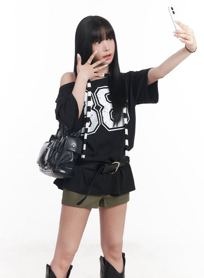 88-graphic-off-shoulder-oversize-t-shirt-cy527 / Black