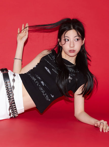 twisted-graphic-crop-tee-ca514 / Black