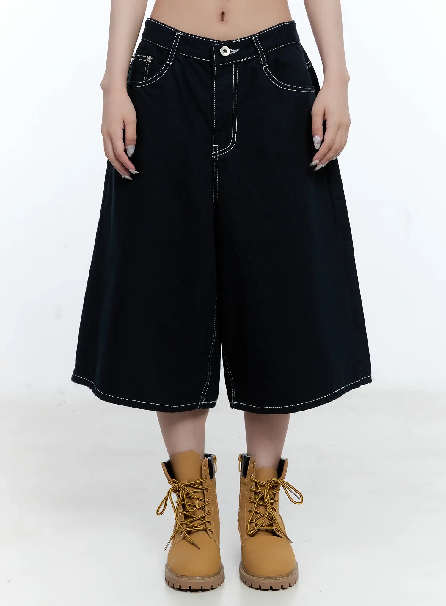 Classic Wide-Leg Bermuda Pants CG501
