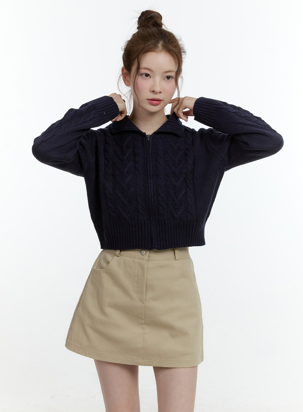 collared-cable-knit-zip-up-crop-cardigan-cf504 / Dark blue