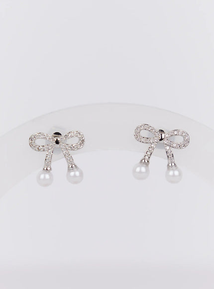 elegant-bow-cubic-earrings-in514 / Silver