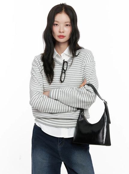 v-neck-striped-knit-sweater-co530 / Gray