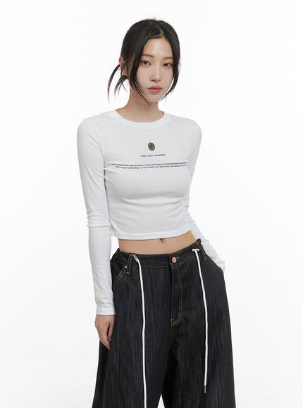 chic-letter-print-long-sleeve-crop-top-cs430 / Light beige