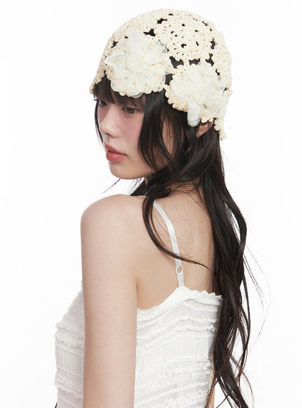 soft-knitted-flower-beanie-cy520 / Light beige