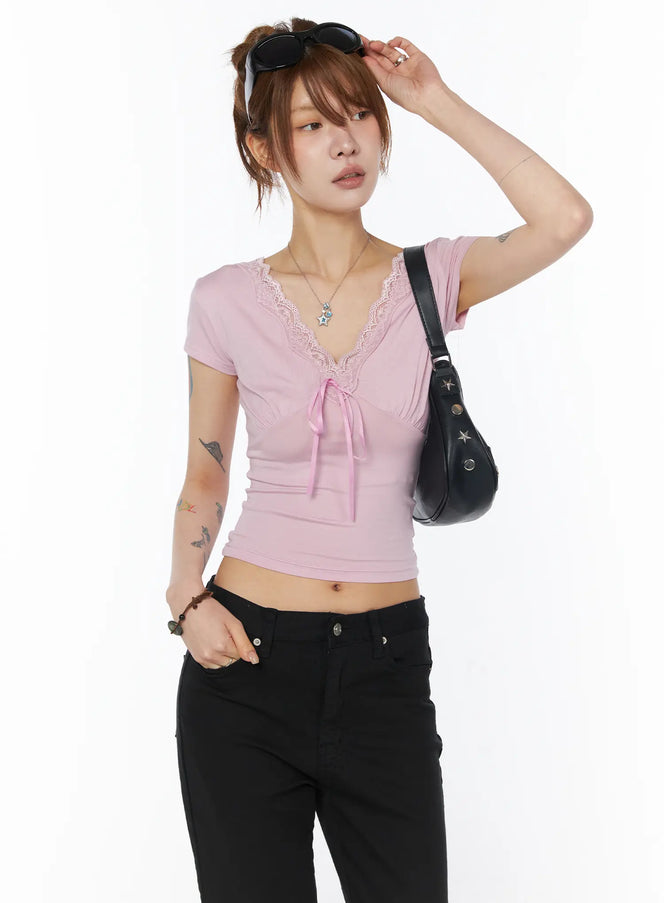 v-neck-lace-accent-top-cy527 / Pink