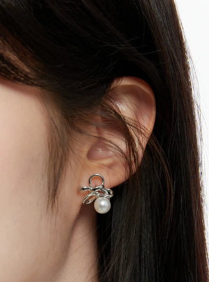 ribbon-faux-pearl-earrings-cd514 / Silver