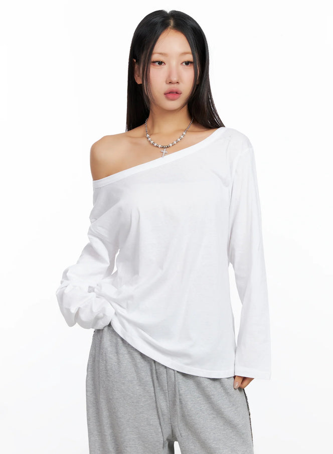 relaxed-off-shoulder-long-sleeve-top-co514 / White