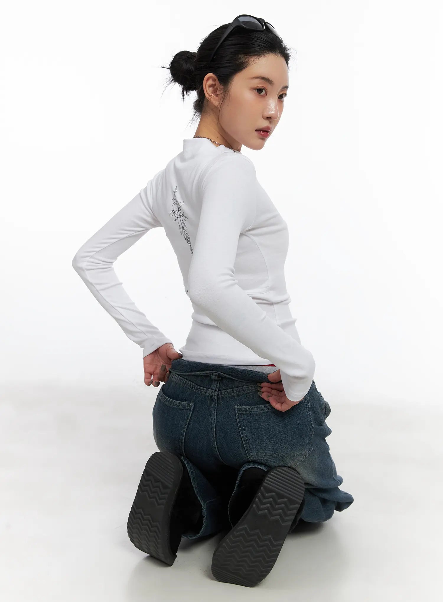 back-cut-out-mock-neck-long-sleeve-top-cd509 / White