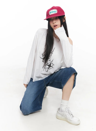 loose-fit-long-sleeve-graphic-top-cu510 / White