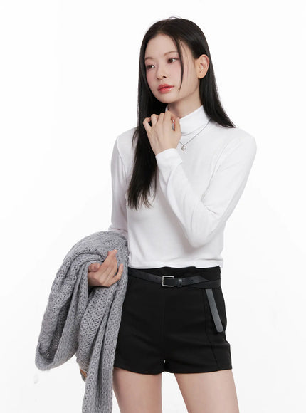 crop-turtleneck-long-sleeve-top-cn504 / White
