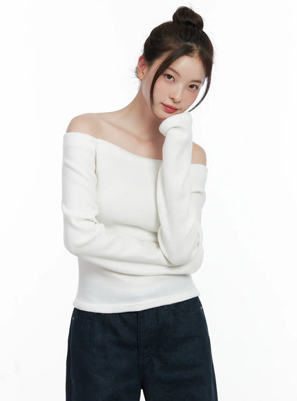 fleece-off-shoulder-long-sleeve-top-cn519 / White