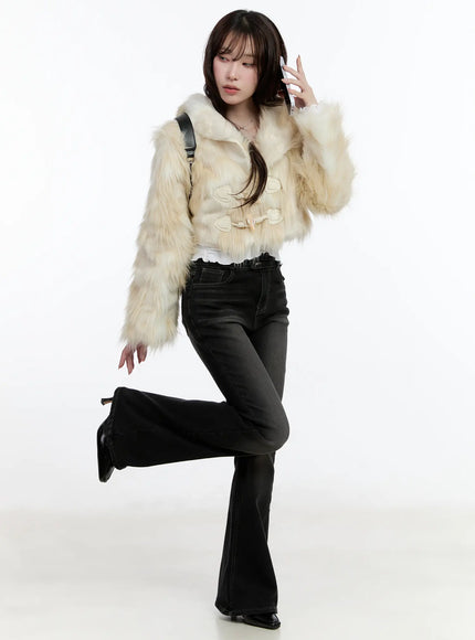 cropped-faux-fur-collared-jacket-cn525