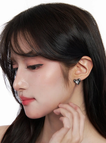 white-heart-earrings-cj523
