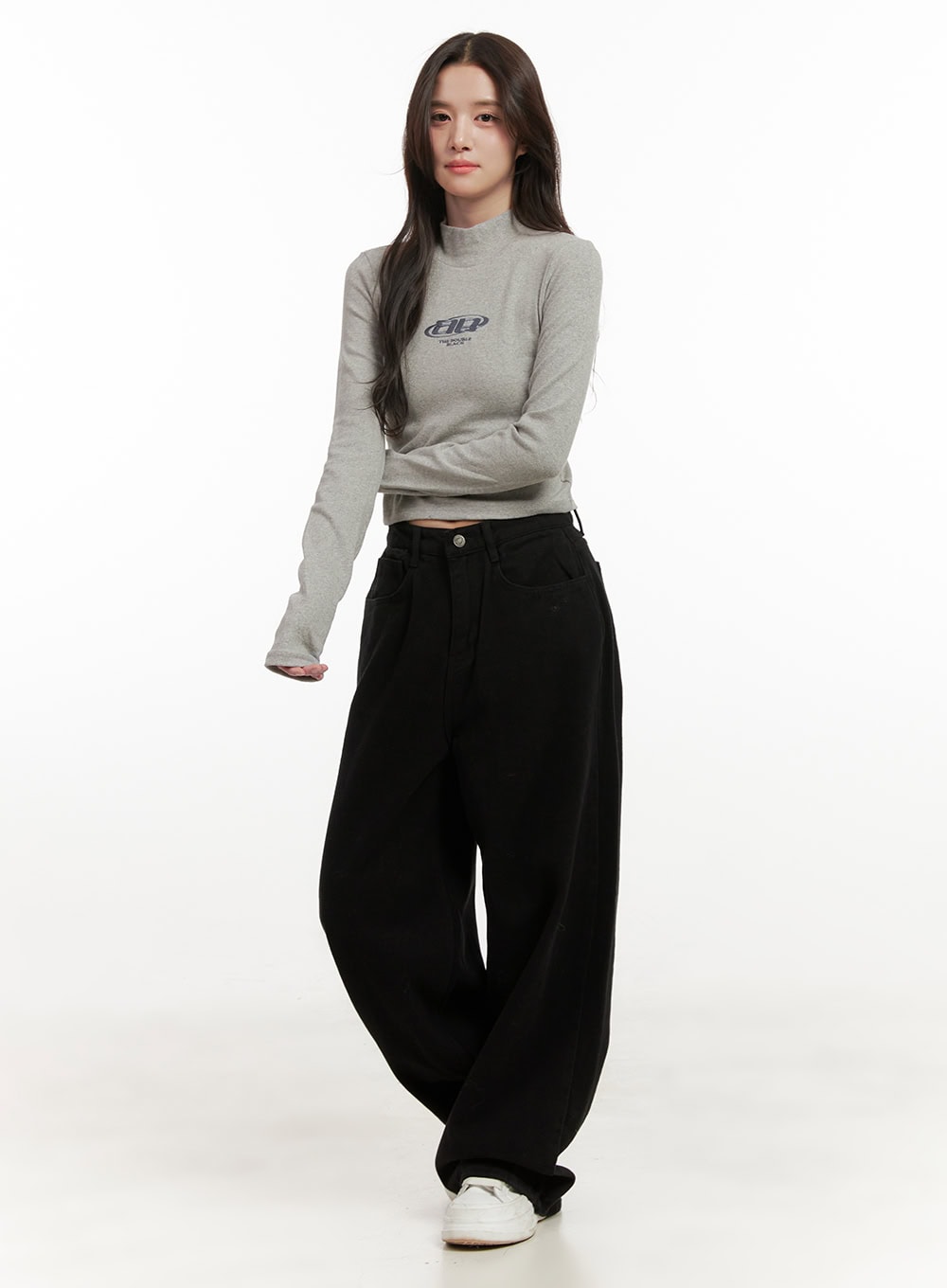 chic-graphic-crop-turtleneck-on429