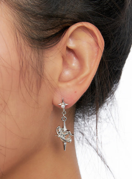 charm-crystal-dangle-earrings-co514