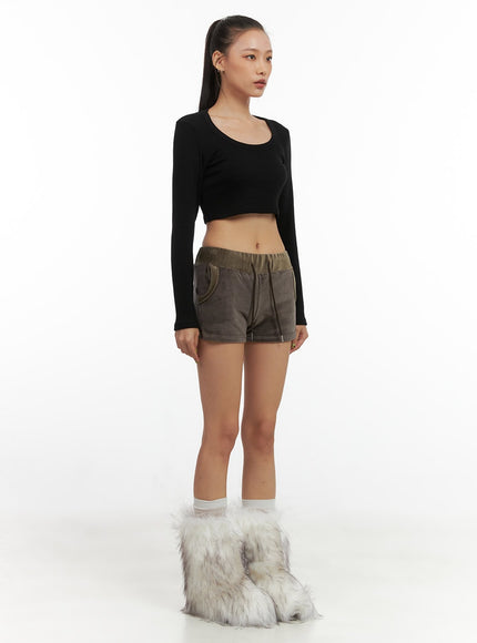 velvet-slim-fit-micro-shorts-co424