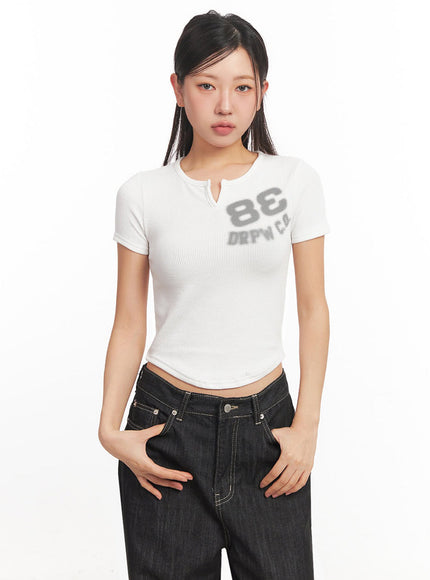 tomboy-graphic-crop-top-ia524