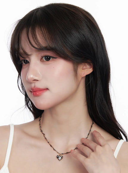 white-heart-necklace-cj523