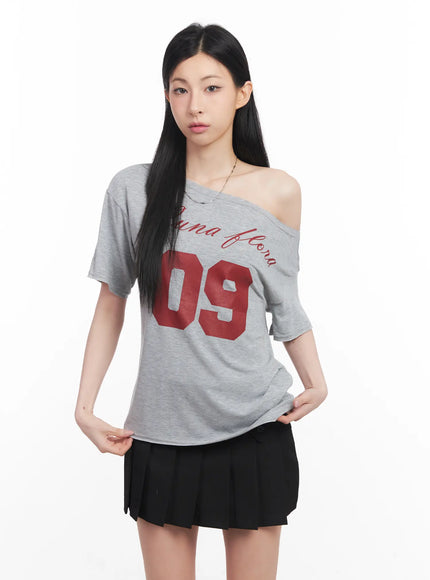 loose-fit-one-shoulder-graphic-tee-cu511