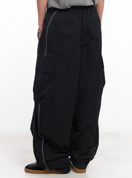 men-s-cargo-balloon-fit-windbreaker-pants-black-iu503