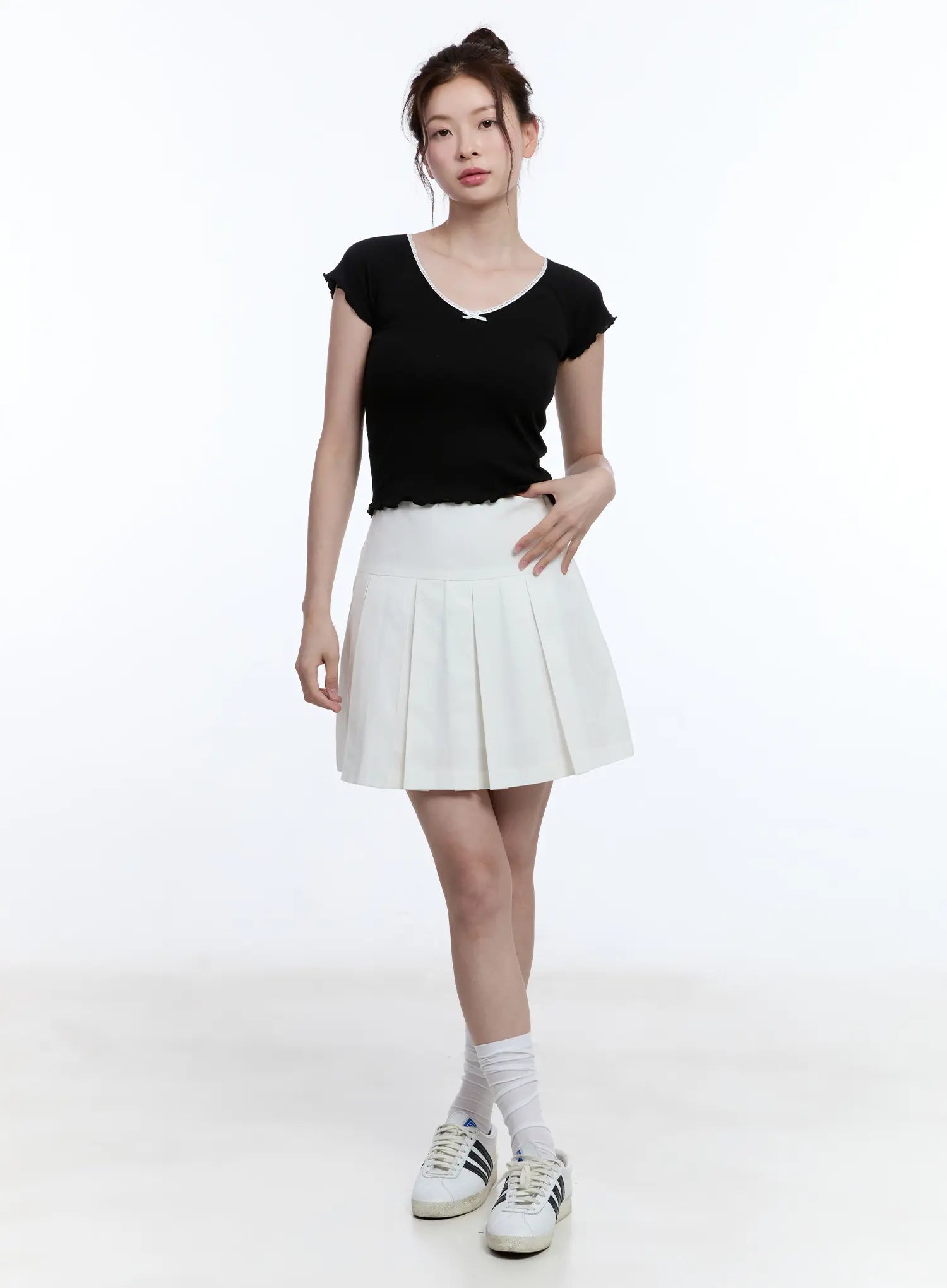 ribbon-lace-v-neck-crop-tee-cu513