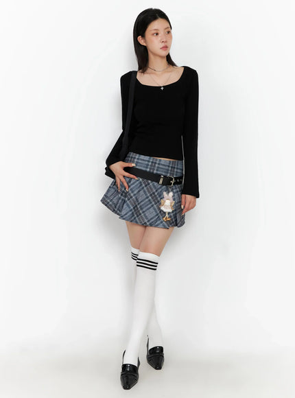 wide-neck-fitted-long-sleeve-top-is508