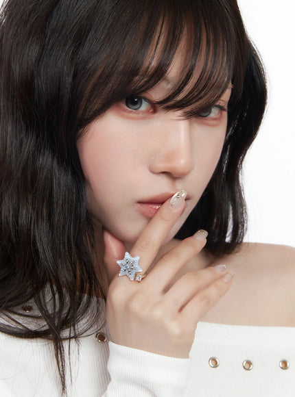 bold-snowflake-cubic-ring-cf525