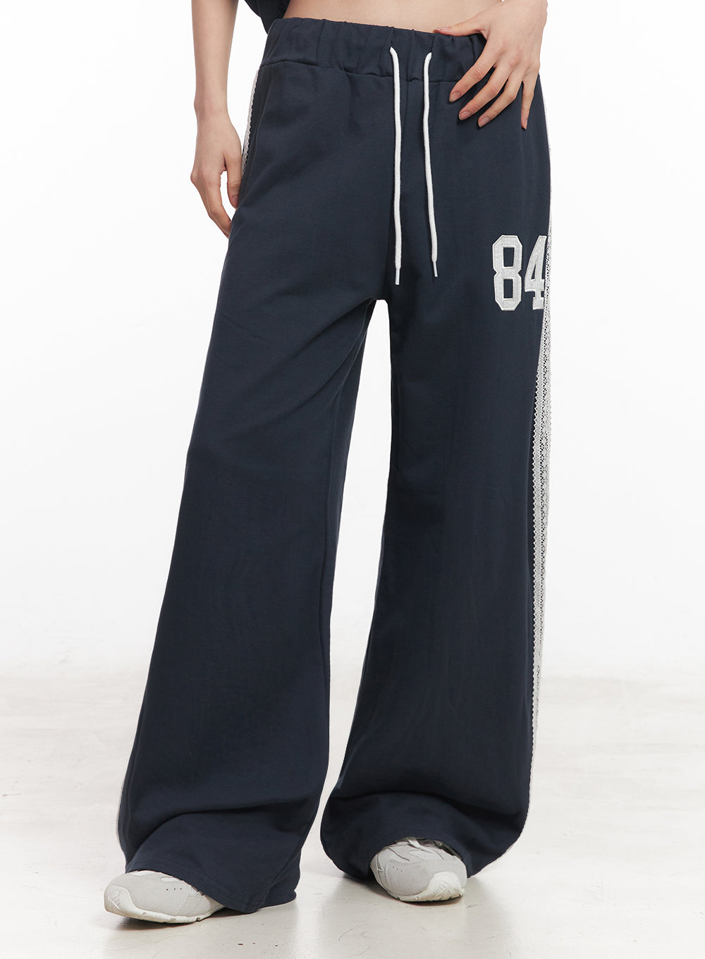 lace-embroidered-84-sweatpants-iy516 / Dark blue