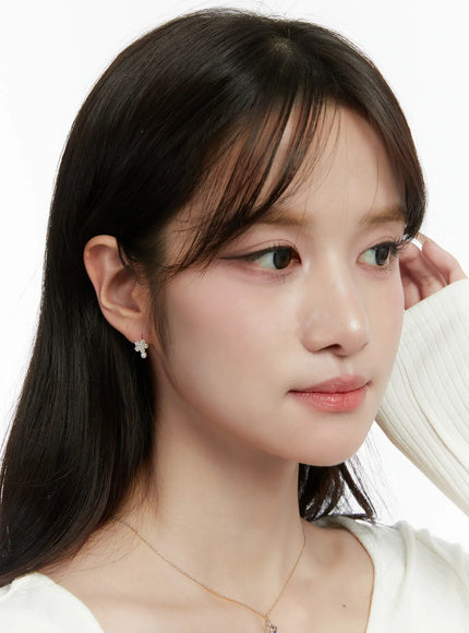 faux-pearl-flower-earrings-cd514