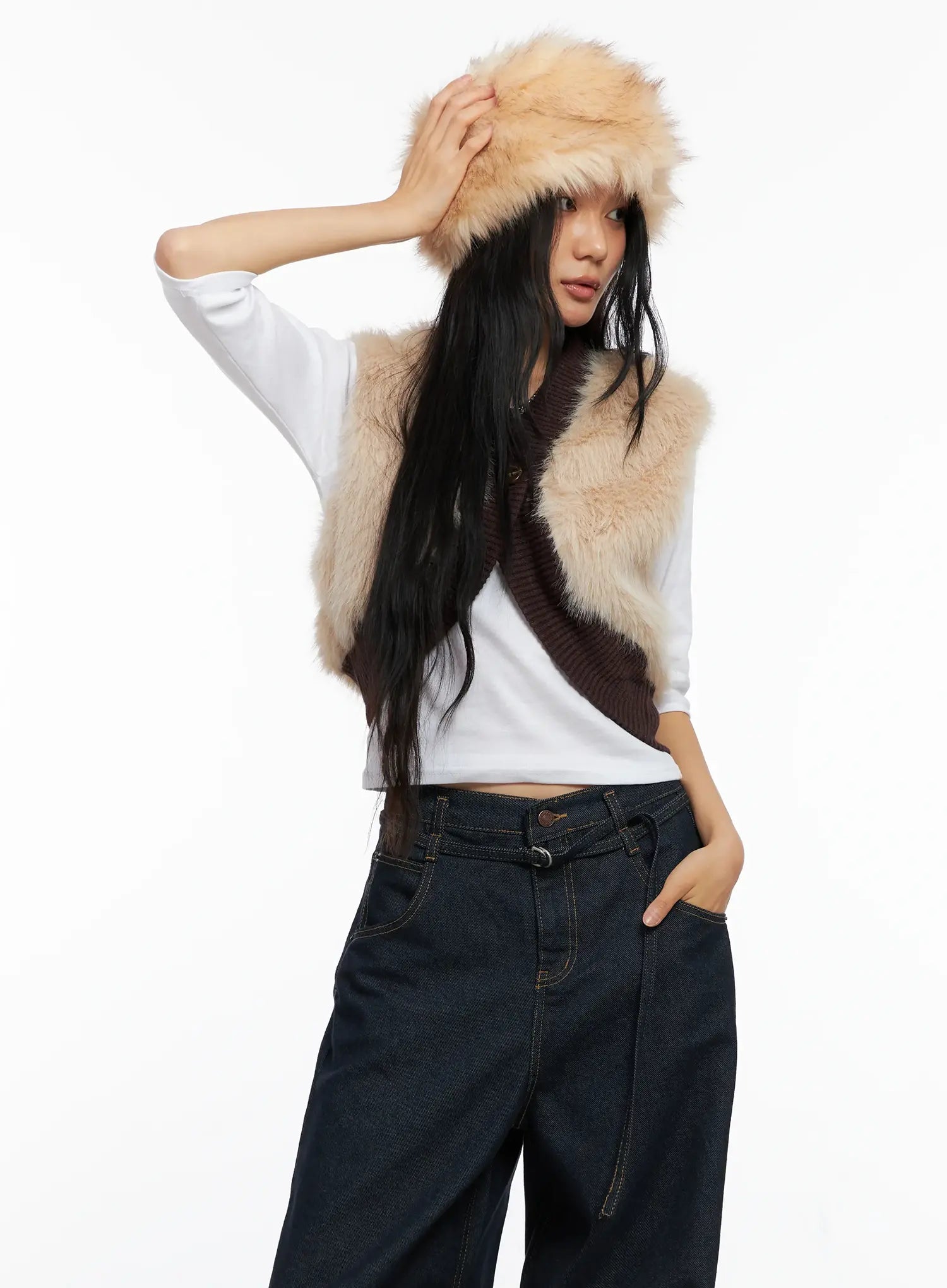 midnight-faux-fur-crop-vest-co528 / Beige