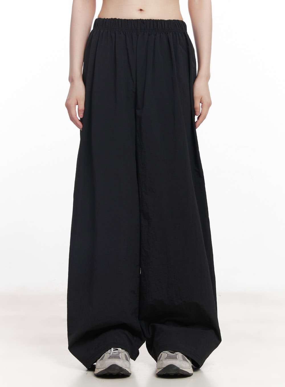 nylon-pintuck-wide-leg-pants-cy521 / Black