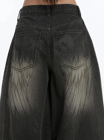 yunho-oversized-wing-print-jeans-if526