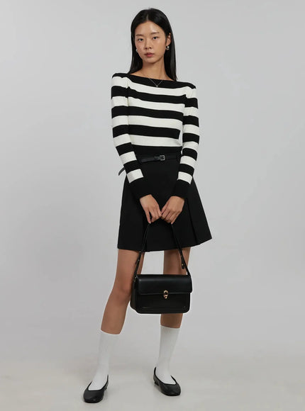 striped-boat-neck-knit-top-ij508
