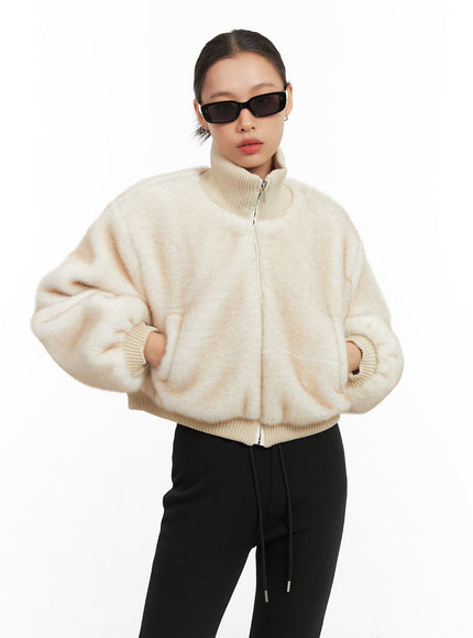 cozy-long-sleeve-crop-faux-fur-jacket-cd410 / Light beige