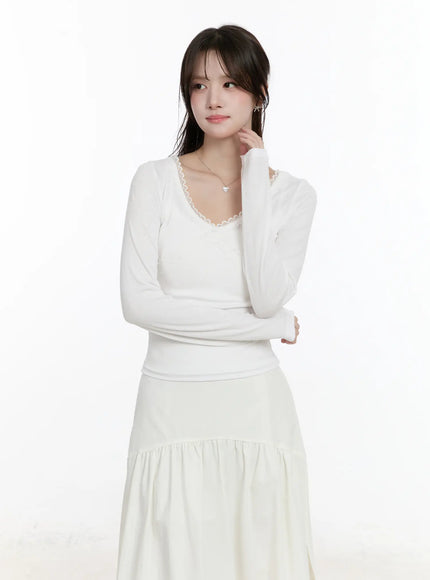 lace-trimmed-v-neck-long-sleeve-top-cm505 / White